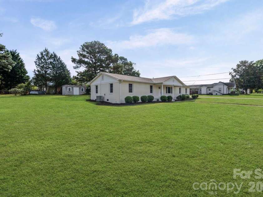 520 Wright Avenue, Kannapolis, NC 28083.  MLS# CAR4406912, YatesRealty ID 39498. 