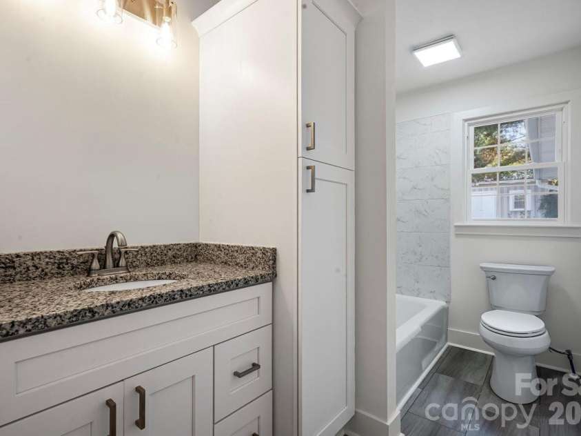 520 Wright Avenue, Kannapolis, NC 28083.  MLS# CAR4406912, YatesRealty ID 39498. Hall Bath