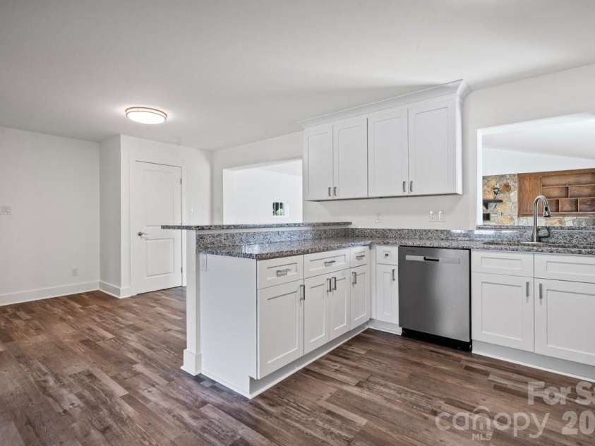 520 Wright Avenue, Kannapolis, NC 28083.  MLS# CAR4406912, YatesRealty ID 39498. Kitchen