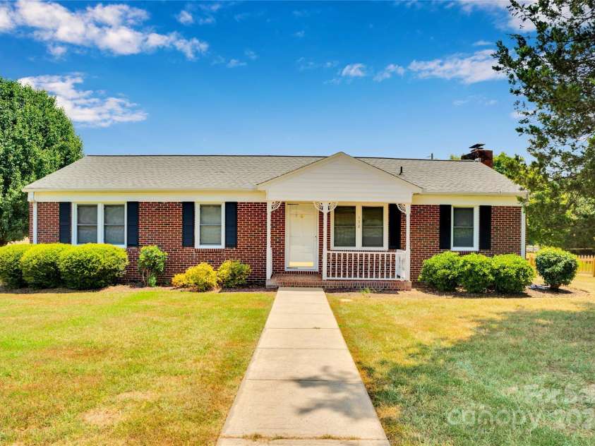 150 Wilson Street, Chester, SC 29706.  MLS# CAR4287681, YatesRealty ID 395. 