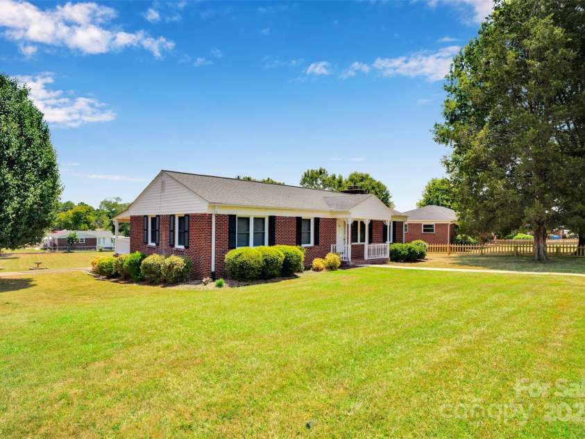 150 Wilson Street, Chester, SC 29706.  MLS# CAR4287681, YatesRealty ID 395. 