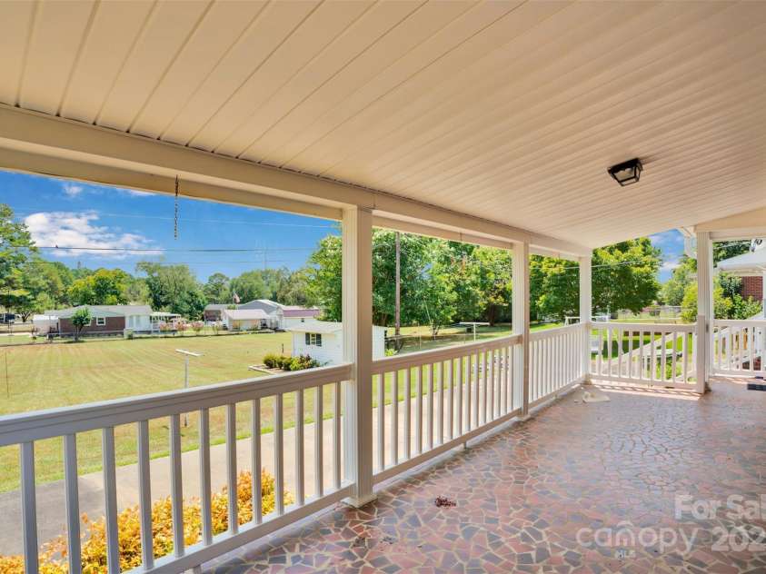 150 Wilson Street, Chester, SC 29706.  MLS# CAR4287681, YatesRealty ID 395. 