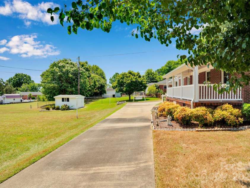 150 Wilson Street, Chester, SC 29706.  MLS# CAR4287681, YatesRealty ID 395. 