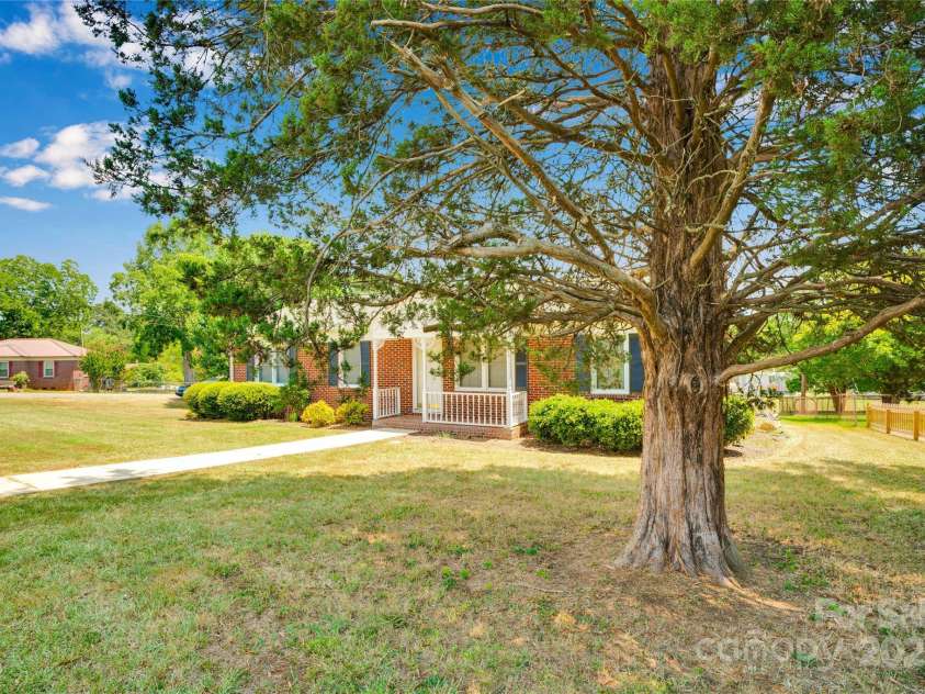 150 Wilson Street, Chester, SC 29706.  MLS# CAR4287681, YatesRealty ID 395. 