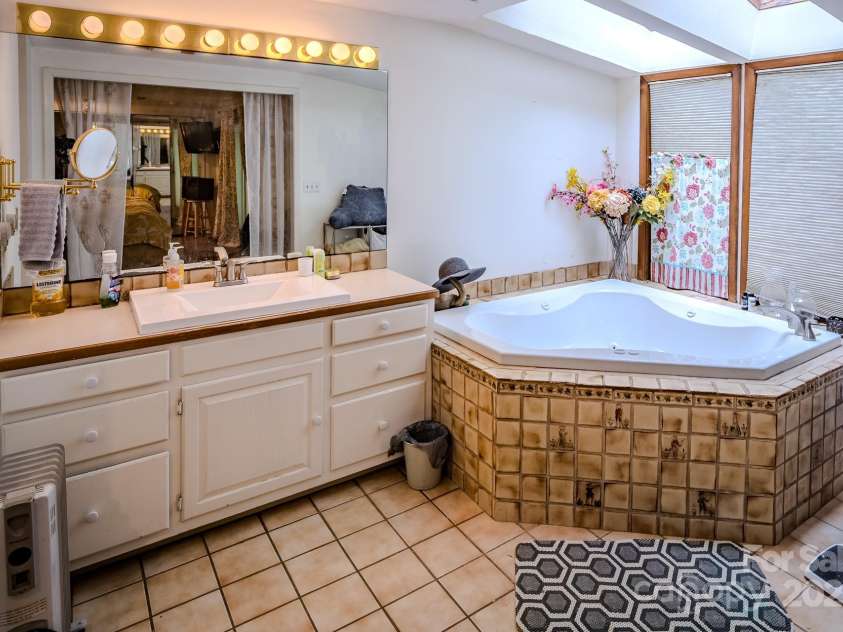 4584 & 4582 NC Highway 194 None, Banner Elk, NC 28604.  MLS# CAR4269014, YatesRealty ID 395. Red Cottage - Primary Suite