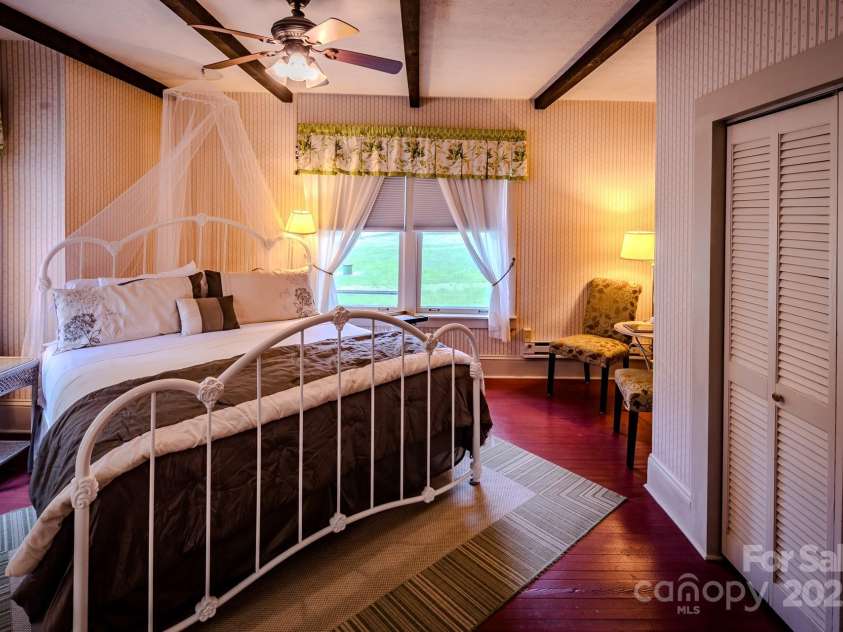 4584 & 4582 NC Highway 194 None, Banner Elk, NC 28604.  MLS# CAR4269014, YatesRealty ID 395. Taylor House Inn - 2nd Level Suite 1