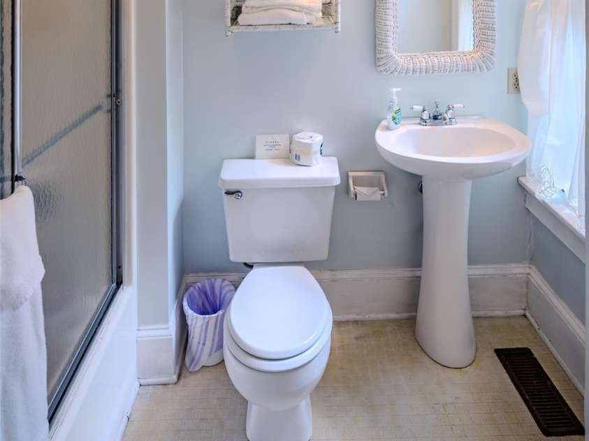 4584 & 4582 NC Highway 194 None, Banner Elk, NC 28604.  MLS# CAR4269014, YatesRealty ID 395. Taylor House Inn - 2nd Level Suite 1