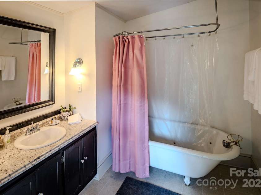 4584 & 4582 NC Highway 194 None, Banner Elk, NC 28604.  MLS# CAR4269014, YatesRealty ID 395. Taylor House Inn - 2nd Level Suite 2