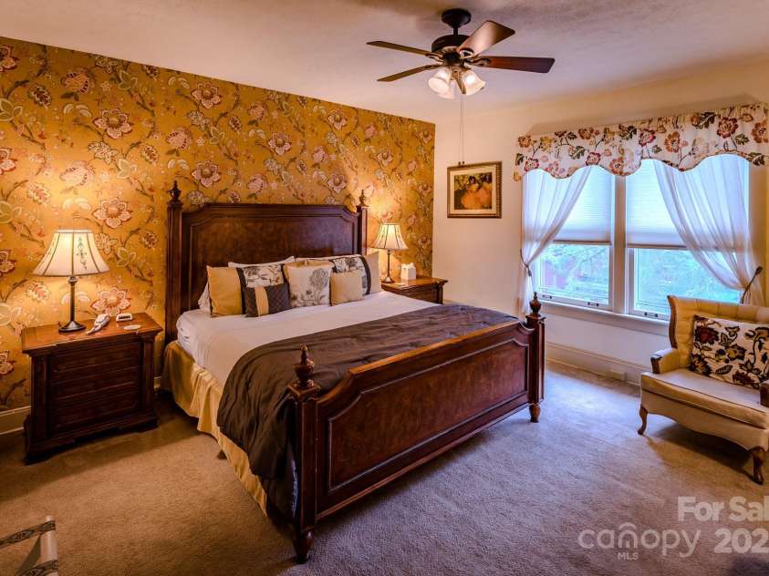 4584 & 4582 NC Highway 194 None, Banner Elk, NC 28604.  MLS# CAR4269014, YatesRealty ID 395. Taylor House Inn - 2nd Level Suite 3