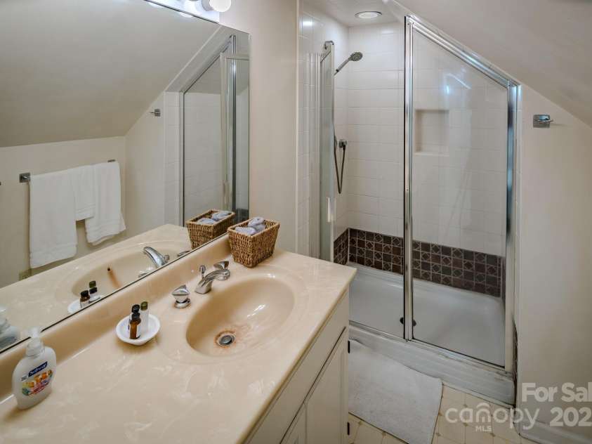 4584 & 4582 NC Highway 194 None, Banner Elk, NC 28604.  MLS# CAR4269014, YatesRealty ID 395. Taylor House Inn - 3rd Level Suite