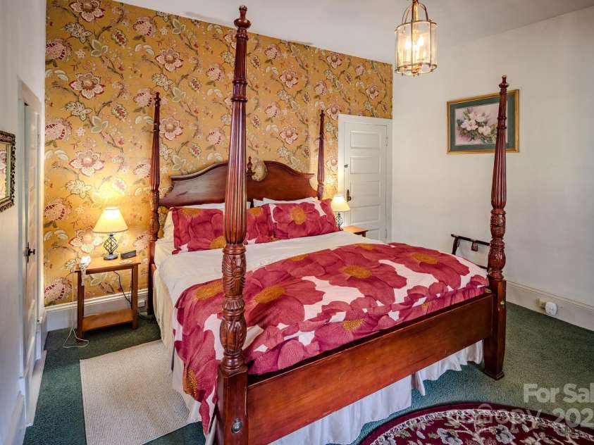 4584 & 4582 NC Highway 194 None, Banner Elk, NC 28604.  MLS# CAR4269014, YatesRealty ID 395. Taylor House Inn - Main Level Primary Suite