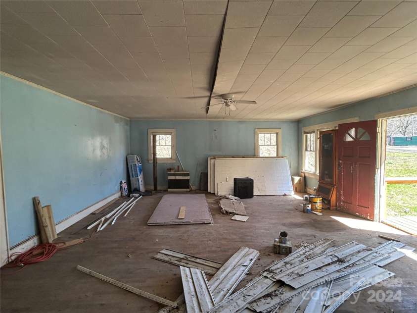 561 Deyton Road, Bakersville, NC 28705.  MLS# CAR4117463, YatesRealty ID 3950. 