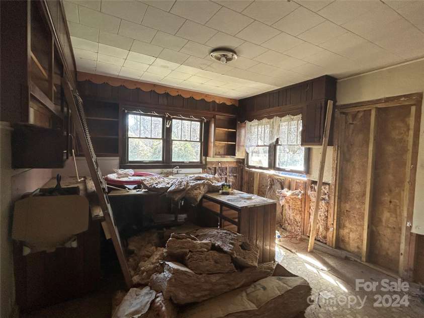 561 Deyton Road, Bakersville, NC 28705.  MLS# CAR4117463, YatesRealty ID 3950. 