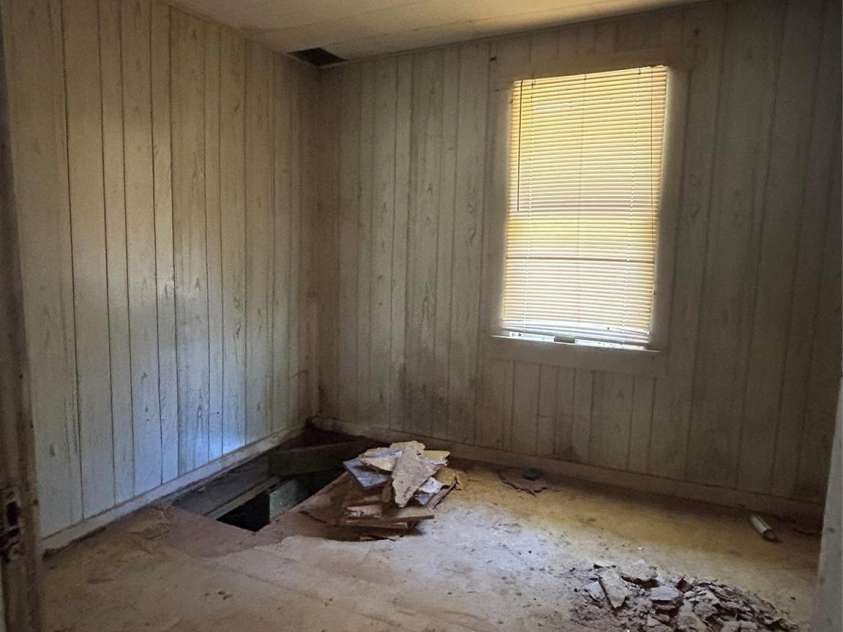 561 Deyton Road, Bakersville, NC 28705.  MLS# CAR4117463, YatesRealty ID 3950. 