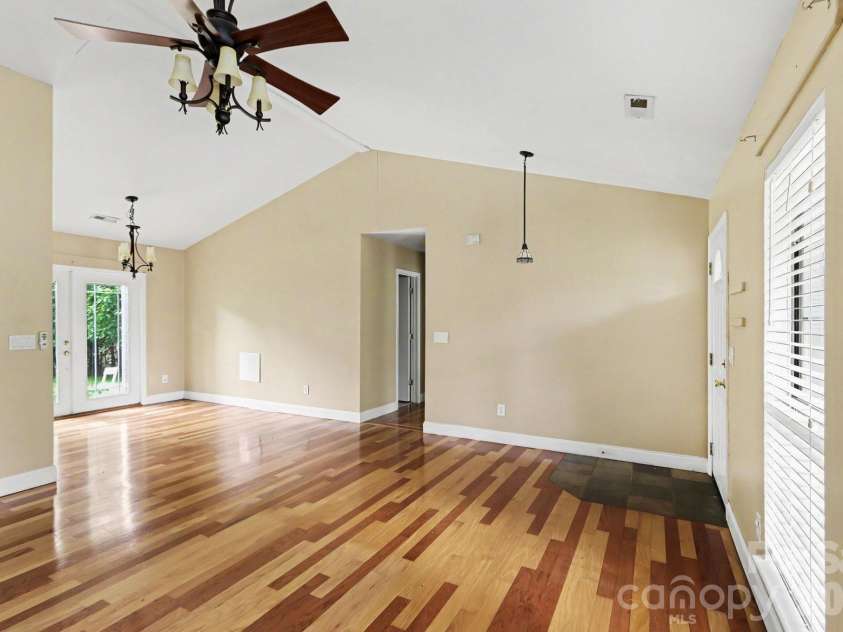 8804 Royal Scot Lane, Charlotte, NC 28227.  MLS# CAR4405074, YatesRealty ID 39500. 