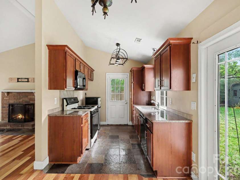 8804 Royal Scot Lane, Charlotte, NC 28227.  MLS# CAR4405074, YatesRealty ID 39500. 
