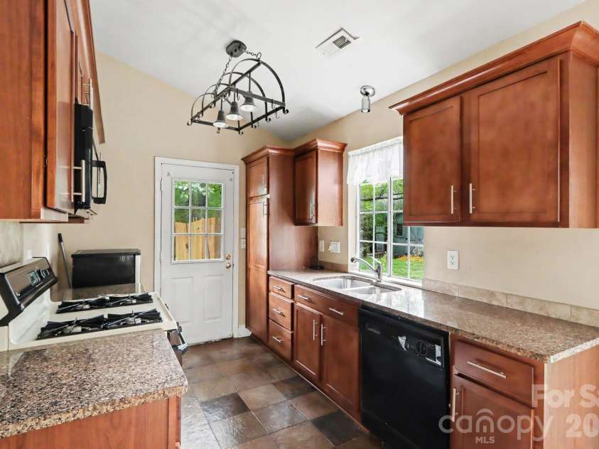 8804 Royal Scot Lane, Charlotte, NC 28227.  MLS# CAR4405074, YatesRealty ID 39500. 