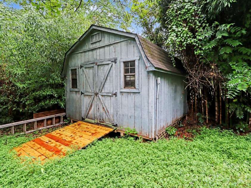 8804 Royal Scot Lane, Charlotte, NC 28227.  MLS# CAR4405074, YatesRealty ID 39500. 