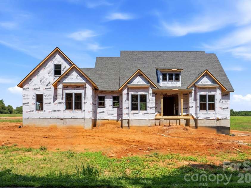355 New Salem Road, Statesville, NC 28625.  MLS# CAR4405146, YatesRealty ID 39502. 