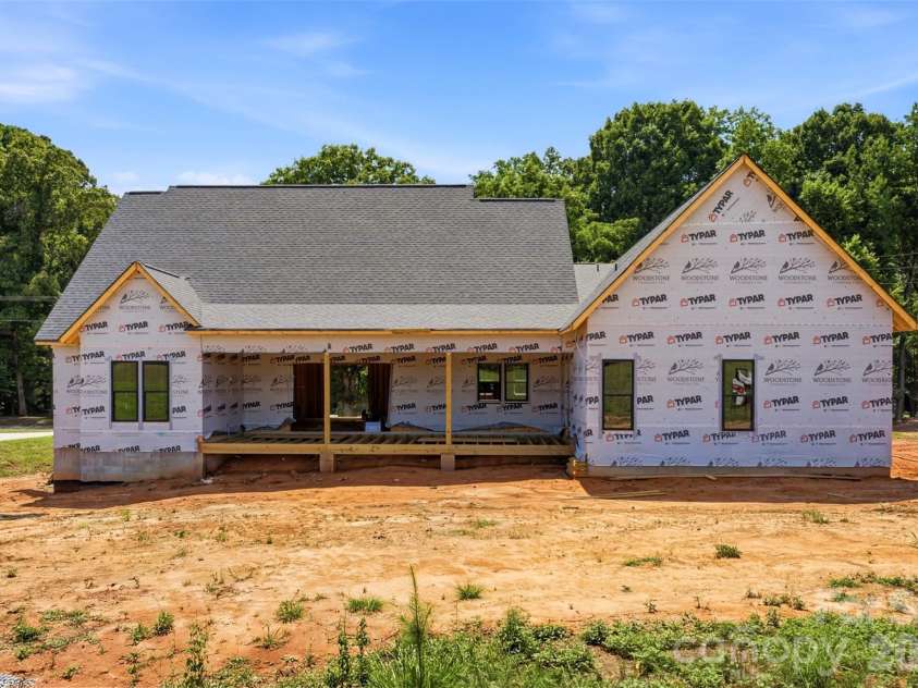 355 New Salem Road, Statesville, NC 28625.  MLS# CAR4405146, YatesRealty ID 39502. 