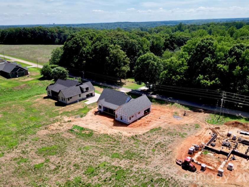 355 New Salem Road, Statesville, NC 28625.  MLS# CAR4405146, YatesRealty ID 39502. 