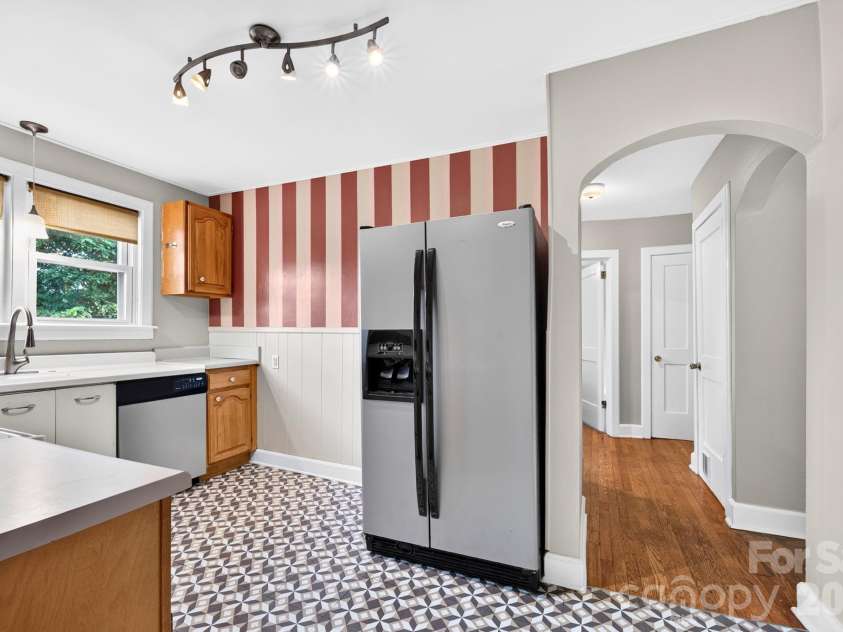 72 Ivanhoe Avenue, Asheville, NC 28806.  MLS# CAR4398114, YatesRealty ID 39504. Ready to make it your own
