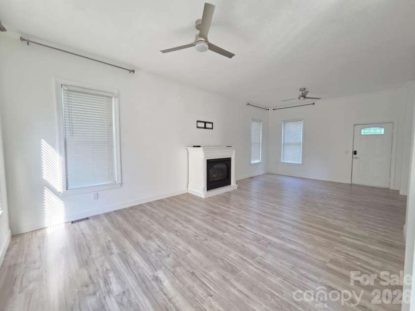 919 Danbrook Circle, Lincolnton, NC 28092.  MLS# CAR4405410, YatesRealty ID 39507. 