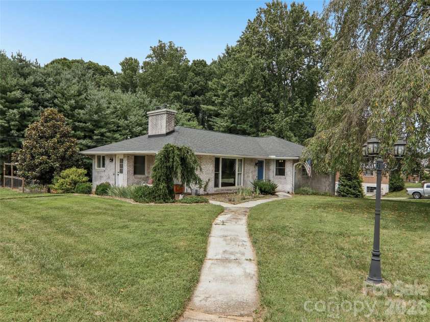 851 Sand Hill Road, Asheville, NC 28806.  MLS# CAR4406866, YatesRealty ID 39508. 