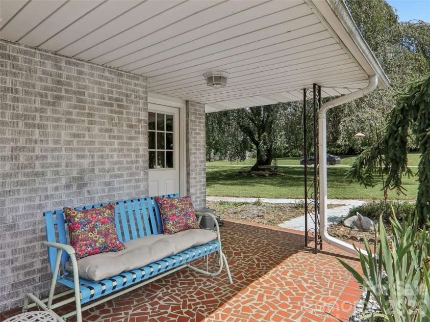 851 Sand Hill Road, Asheville, NC 28806.  MLS# CAR4406866, YatesRealty ID 39508. 