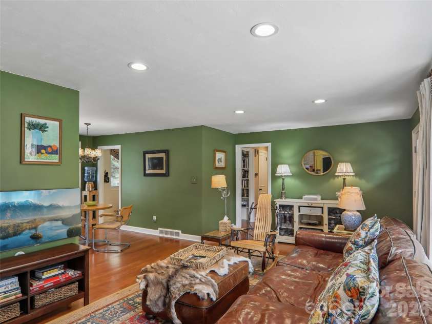 851 Sand Hill Road, Asheville, NC 28806.  MLS# CAR4406866, YatesRealty ID 39508. 