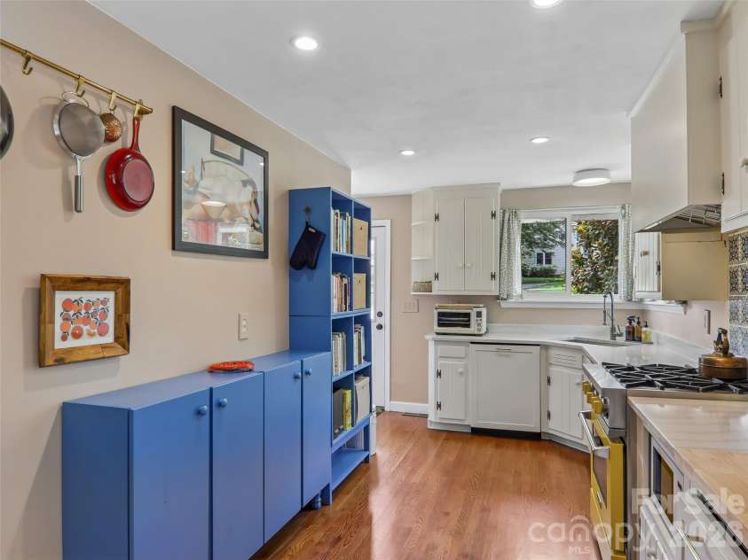 851 Sand Hill Road, Asheville, NC 28806.  MLS# CAR4406866, YatesRealty ID 39508. 