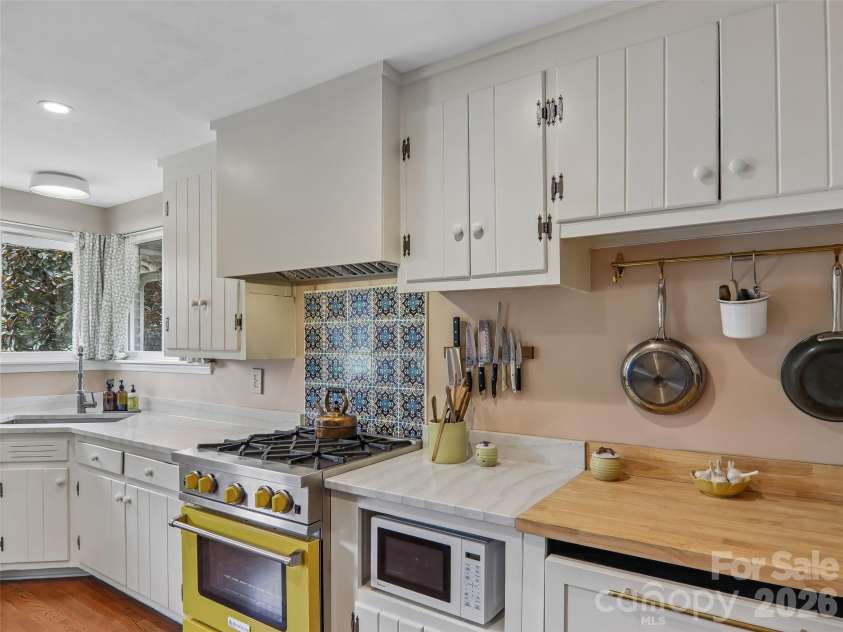 851 Sand Hill Road, Asheville, NC 28806.  MLS# CAR4406866, YatesRealty ID 39508. 