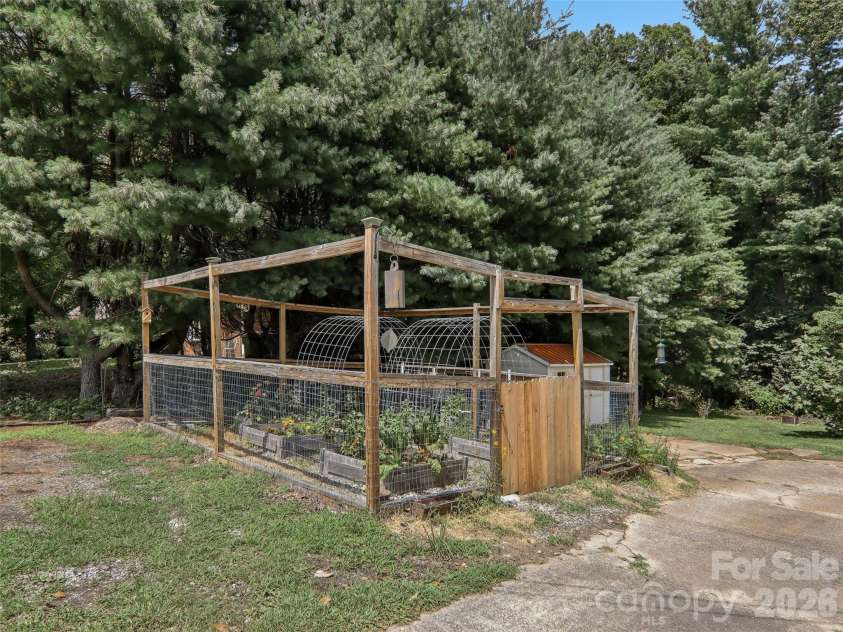 851 Sand Hill Road, Asheville, NC 28806.  MLS# CAR4406866, YatesRealty ID 39508. 