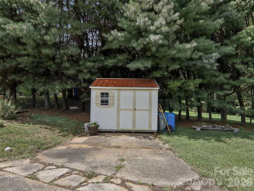 851 Sand Hill Road, Asheville, NC 28806.  MLS# CAR4406866, YatesRealty ID 39508. 