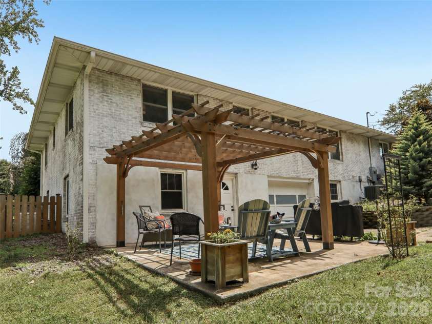 851 Sand Hill Road, Asheville, NC 28806.  MLS# CAR4406866, YatesRealty ID 39508. 