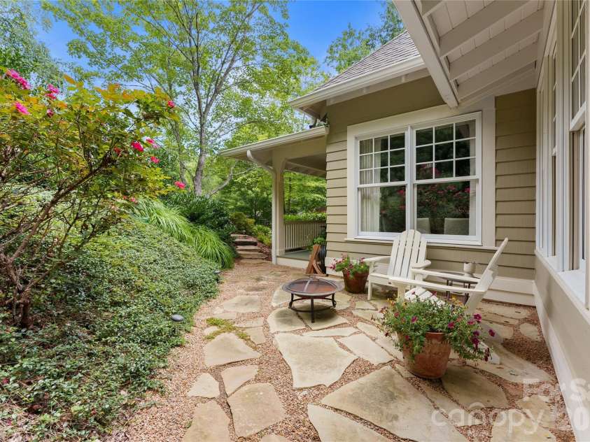 38 Cheshire Drive, Black Mountain, NC 28711.  MLS# CAR4403485, YatesRealty ID 39509. 