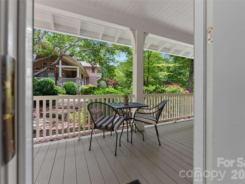 38 Cheshire Drive, Black Mountain, NC 28711.  MLS# CAR4403485, YatesRealty ID 39509. 