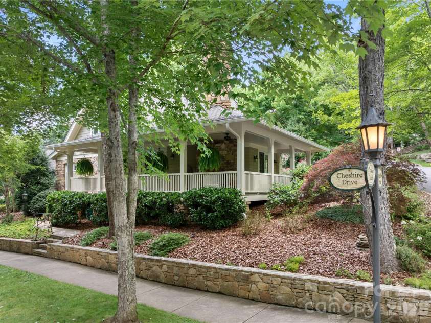 38 Cheshire Drive, Black Mountain, NC 28711.  MLS# CAR4403485, YatesRealty ID 39509. 