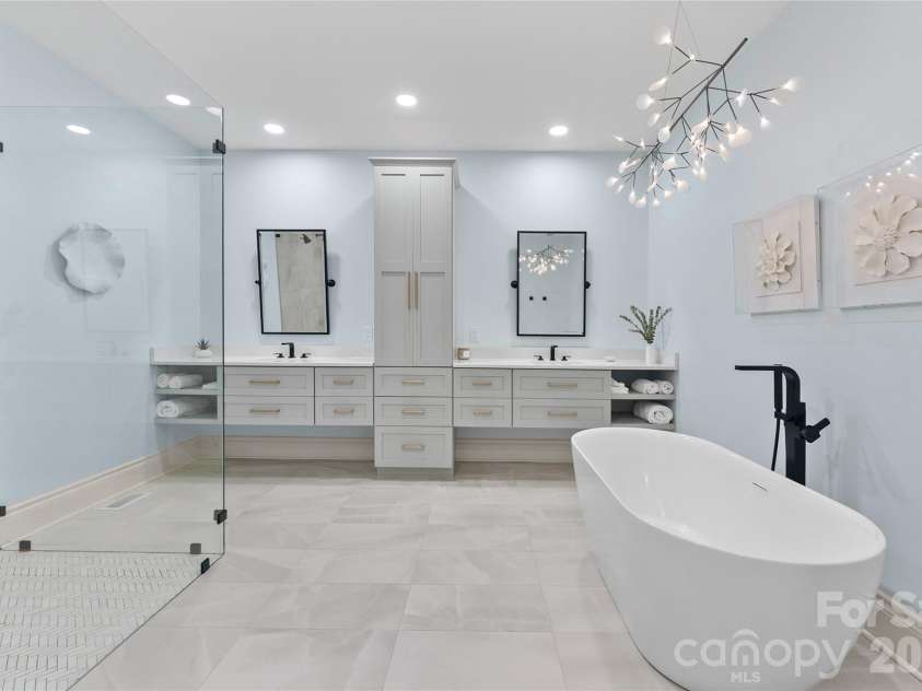 38 Cheshire Drive, Black Mountain, NC 28711.  MLS# CAR4403485, YatesRealty ID 39509. Primary bathroom