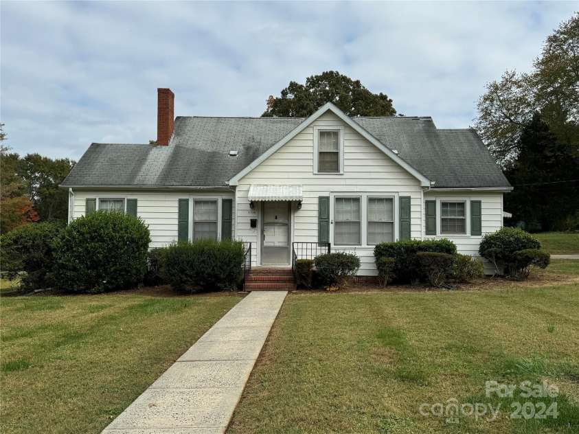 1716 3rd Street, Hickory, NC 28601.  MLS# CAR4201925, YatesRealty ID 3951. 