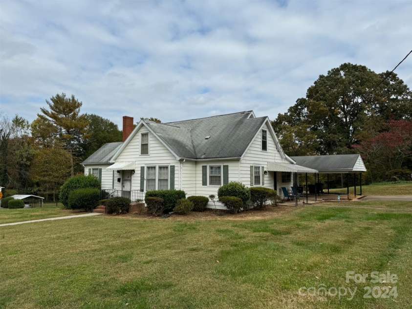 1716 3rd Street, Hickory, NC 28601.  MLS# CAR4201925, YatesRealty ID 3951. 