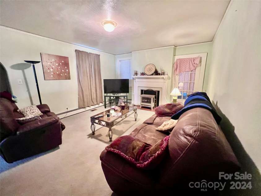 1716 3rd Street, Hickory, NC 28601.  MLS# CAR4201925, YatesRealty ID 3951. 