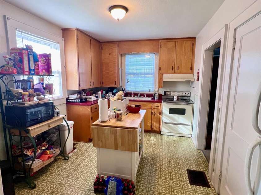 1716 3rd Street, Hickory, NC 28601.  MLS# CAR4201925, YatesRealty ID 3951. 