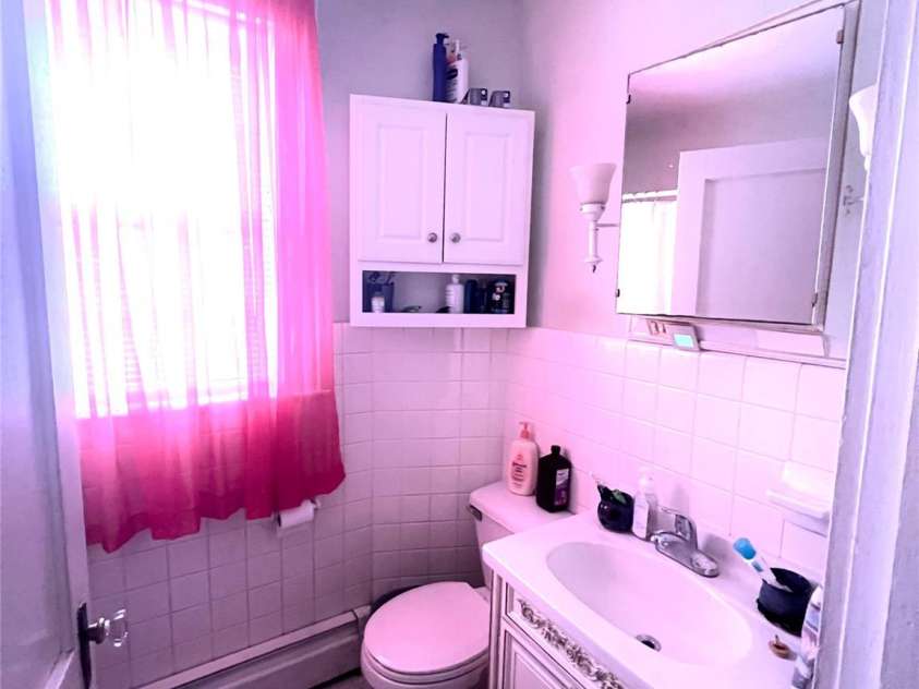 1716 3rd Street, Hickory, NC 28601.  MLS# CAR4201925, YatesRealty ID 3951. Main level bath