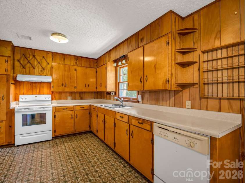 385 Eastview Drive, Bostic, NC 28018.  MLS# CAR4405034, YatesRealty ID 39514. 
