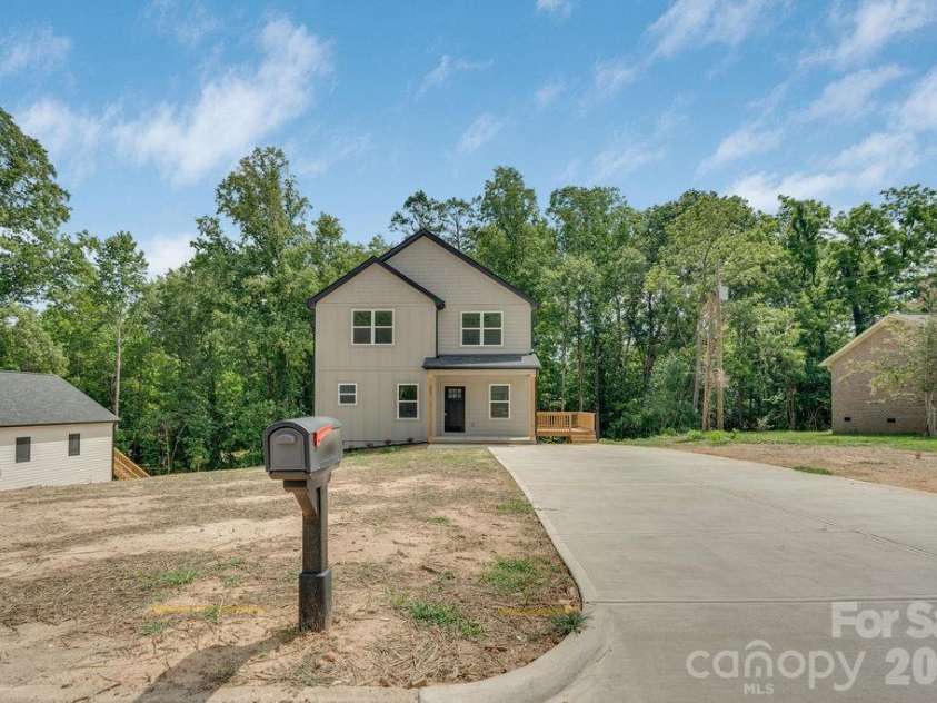 502 Pine Street, Cherryville, NC 28021.  MLS# CAR4406767, YatesRealty ID 39515. 