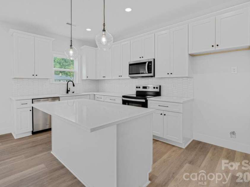 502 Pine Street, Cherryville, NC 28021.  MLS# CAR4406767, YatesRealty ID 39515. 