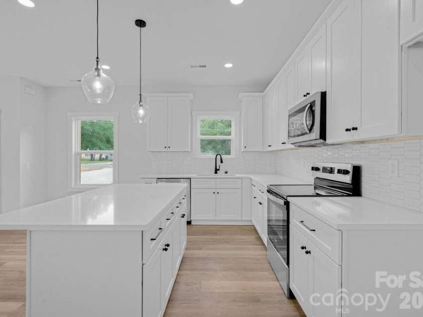 502 Pine Street, Cherryville, NC 28021.  MLS# CAR4406767, YatesRealty ID 39515. 