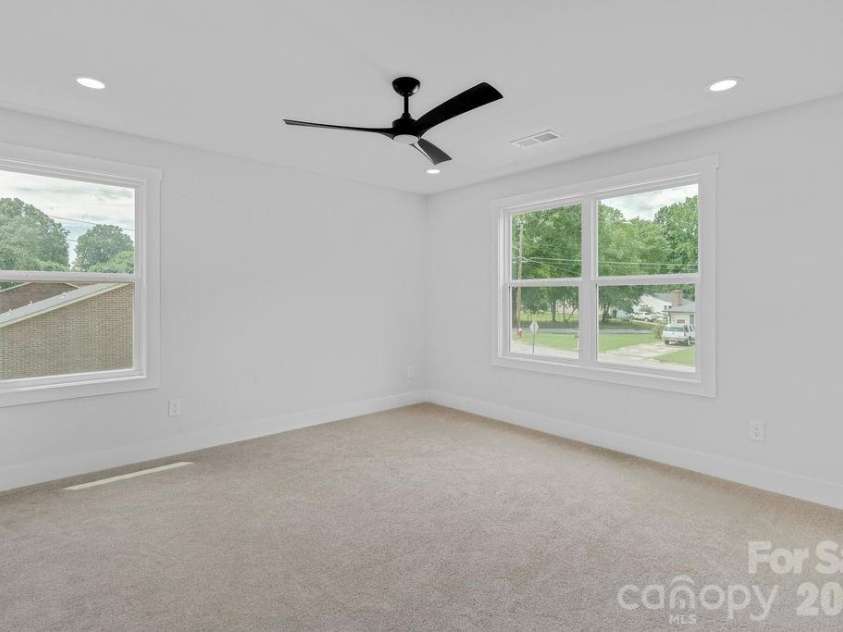 502 Pine Street, Cherryville, NC 28021.  MLS# CAR4406767, YatesRealty ID 39515. 
