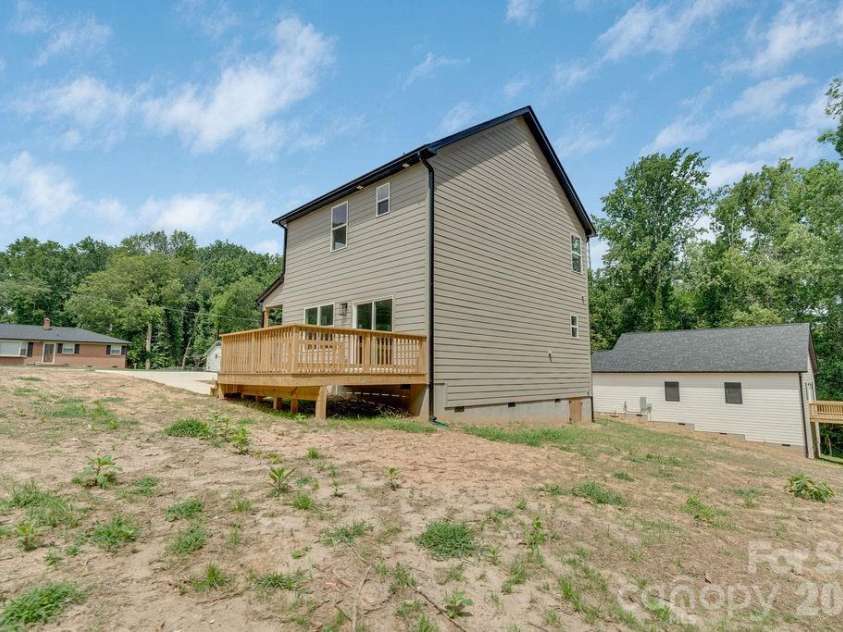 502 Pine Street, Cherryville, NC 28021.  MLS# CAR4406767, YatesRealty ID 39515. 